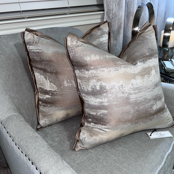 1-NWT CELEBRITY HOME MARBLED DECORATIVE PILLOWS (Read description for details) - Picture 13 of 17